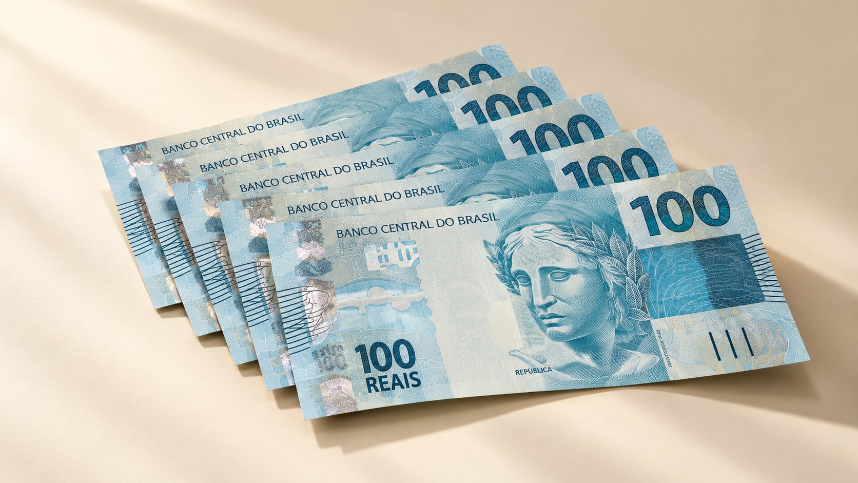 Notas de cem reais sobre fundo claro